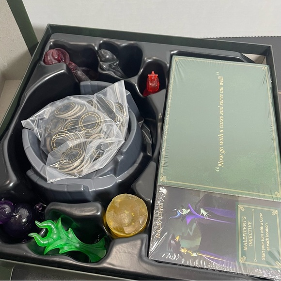 Disney Villainous Board Game - Picture 7 of 8